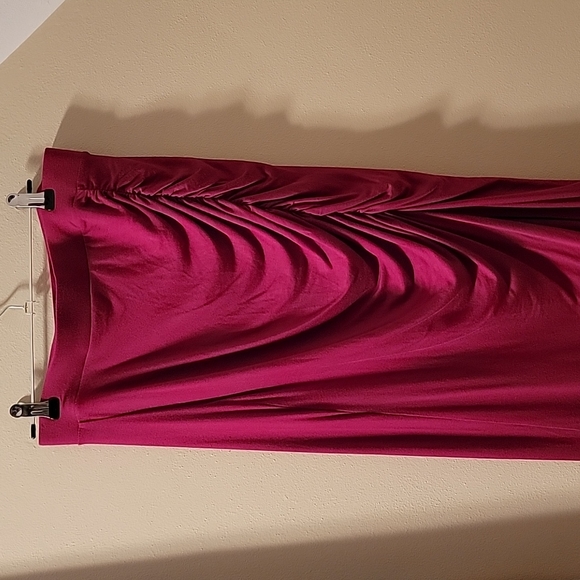 HP🎉 💃🏻Red Asymmetrical Ruching Slit Skirt - Size M - Picture 3 of 6